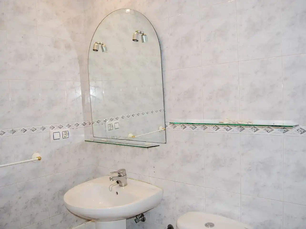 Bany de Apartament de lloguer en Algeciras amb Piscina