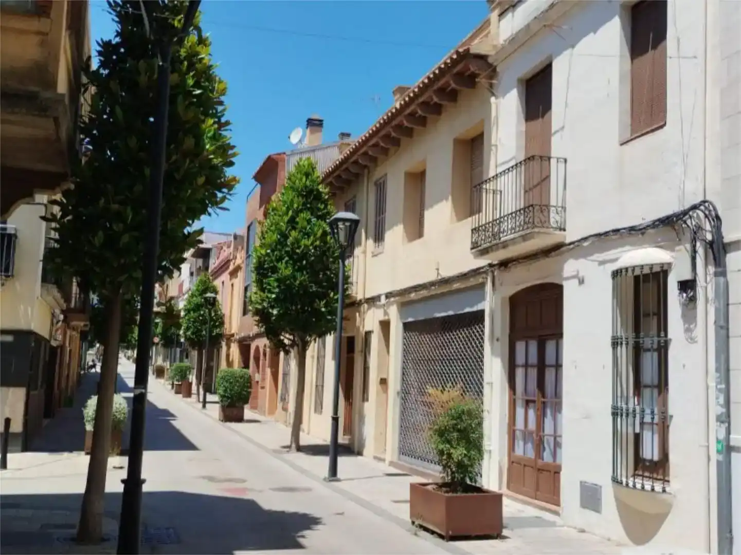 Vista exterior de Casa adosada en venda en Llinars del Vallès amb Jardí privat, Traster i Balcó