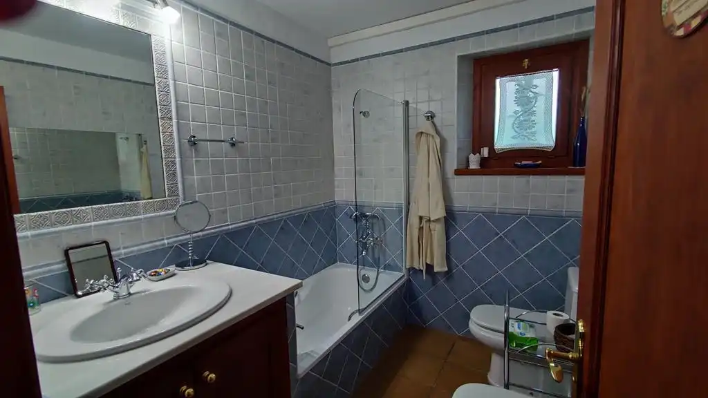 Bany de Casa o xalet en venda en Masarac i Vilarnadal amb Aire condicionat, Calefacció i Jardí privat