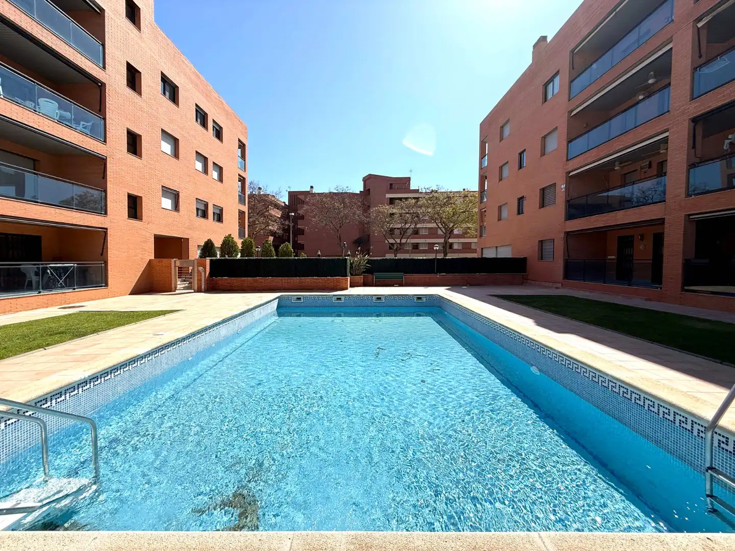 Schwimmbecken von Wohnungen zum Verkauf in Cambrils mit Heizung, Privatgarten und Möbliert