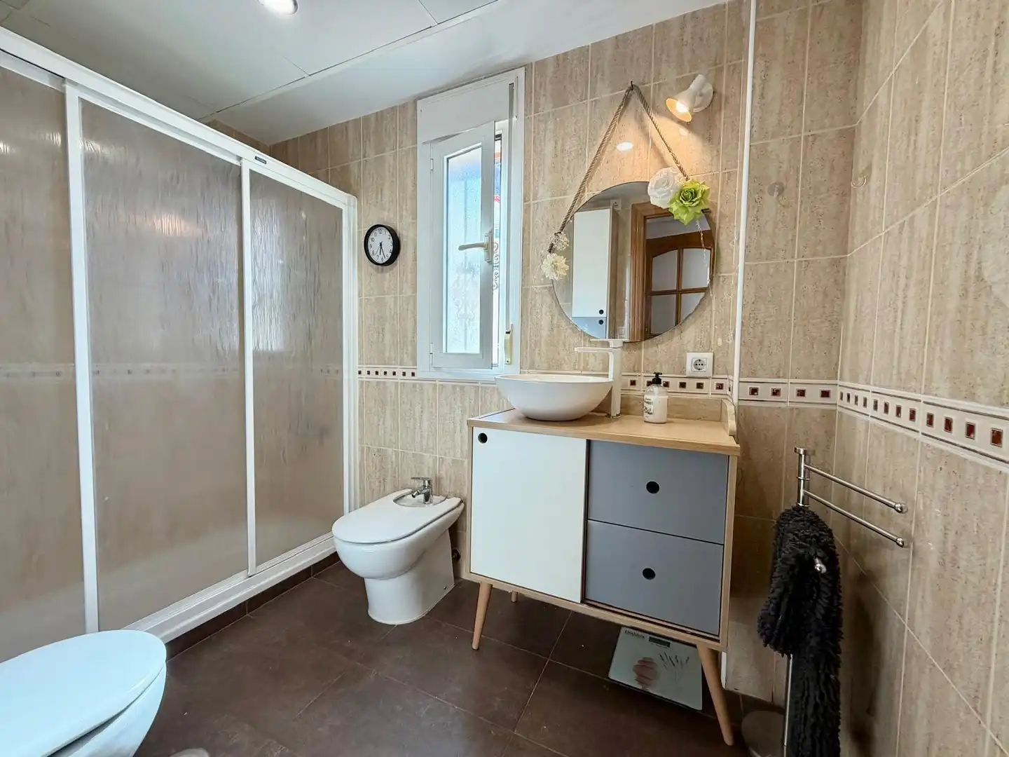 Baño de Piso en venta en Roquetas de Mar con Aire acondicionado, Terraza y Amueblado