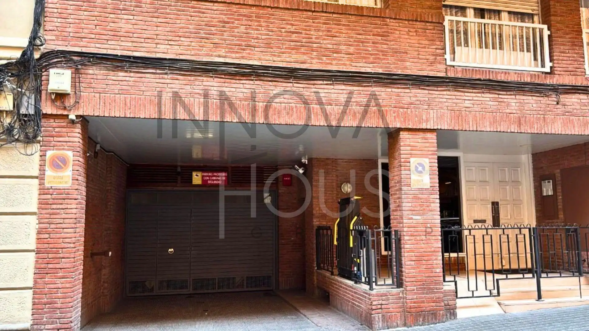 Vista exterior de Pis en venda en Barcelona amb Moblat i Balcó
