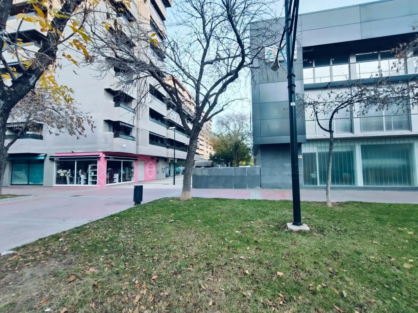 Vista exterior de Local de lloguer en Zaragoza