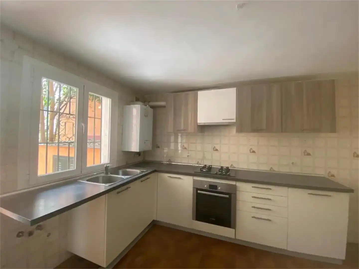 Cocina de Casa o chalet de alquiler en Madrid con Jardín privado, Parquet y Balcón