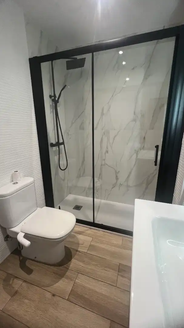 Bathroom of Duplexes for rent in Terrassa  with Air Conditioner, Heating and Terrace