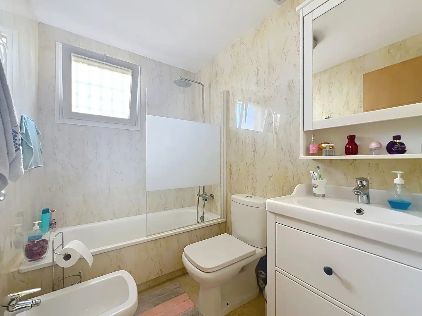 Bany de Apartament en venda en Manilva amb Aire condicionat, Terrassa i Traster