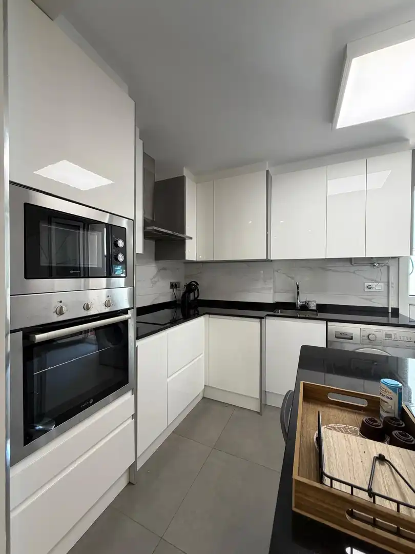 Küche von Wohnung zur Miete in Gijón  mit Heizung, Terrasse und Balkon