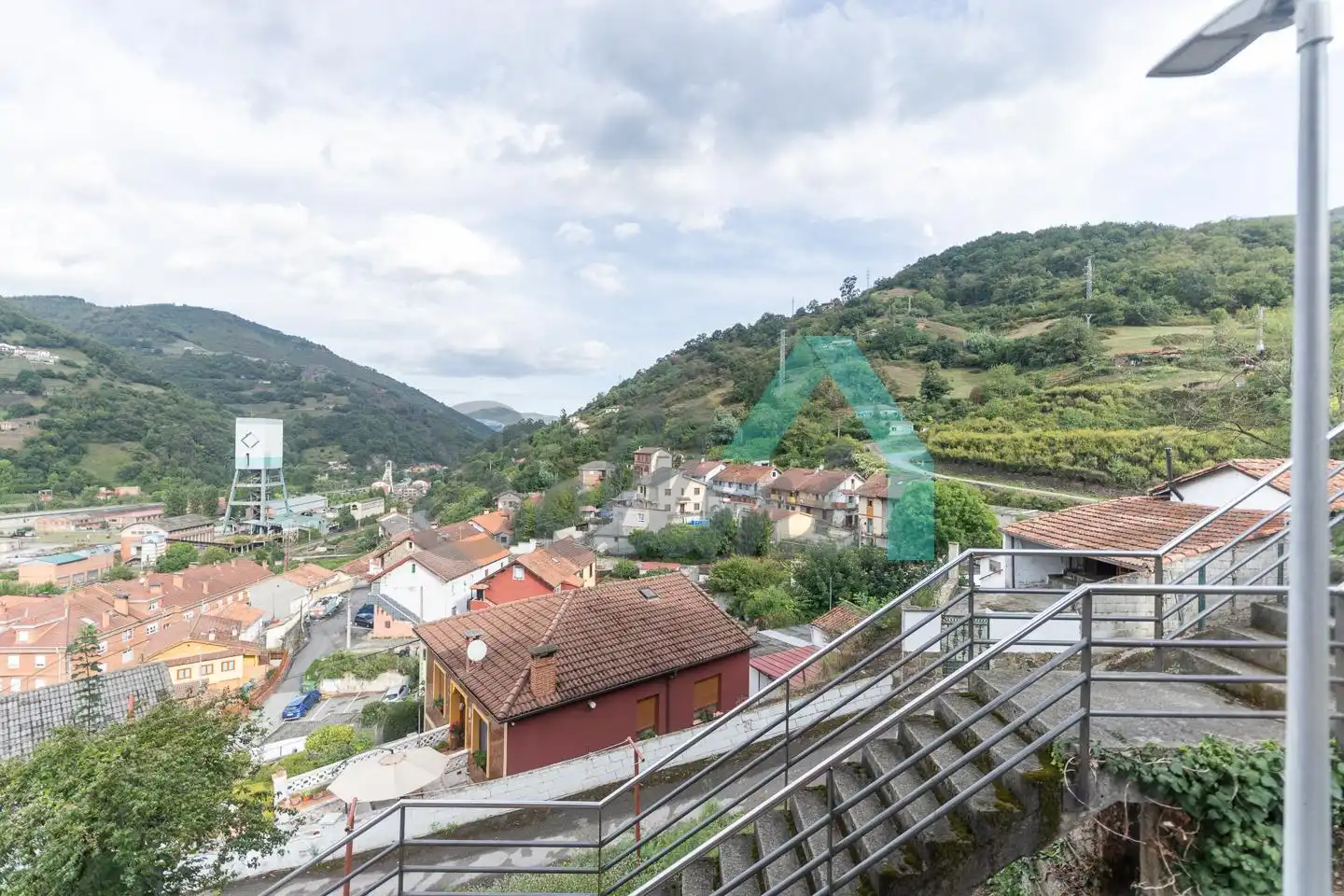 Vista exterior de Piso de alquiler en Aller con Calefacción, Trastero y Amueblado