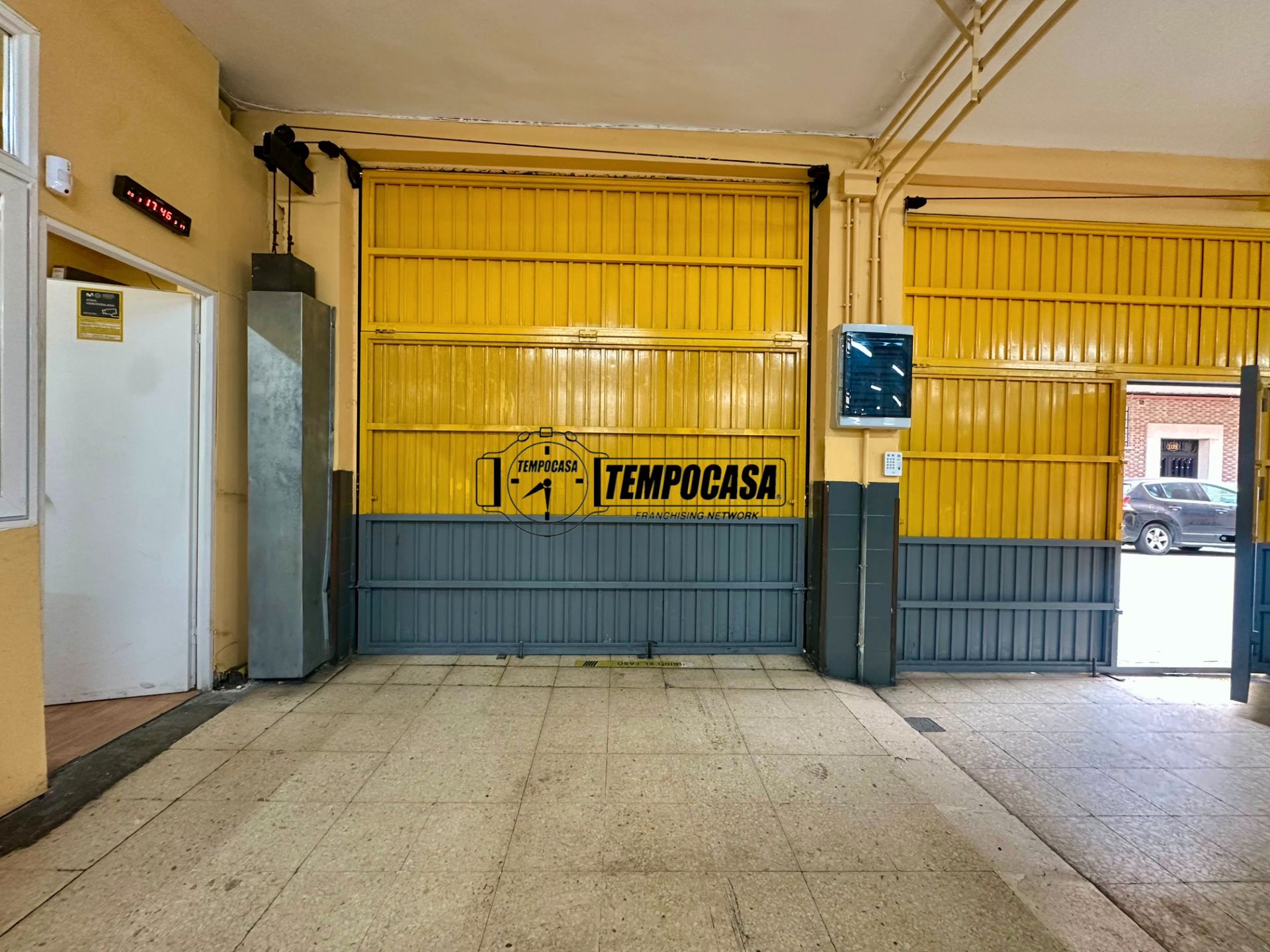Premises for sale in  Madrid Capital
