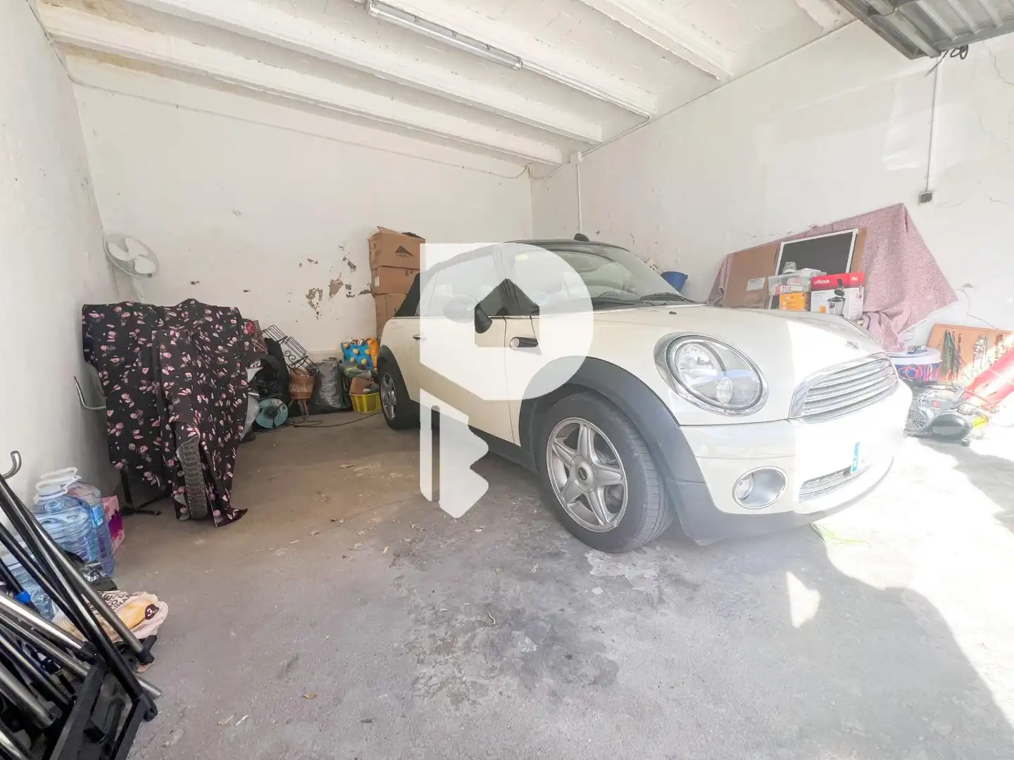 Aparcament de Casa o xalet en venda en Vallirana amb Calefacció, Jardí privat i Terrassa