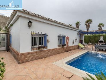 Casa con piscina en venta en Calle CIPRESES