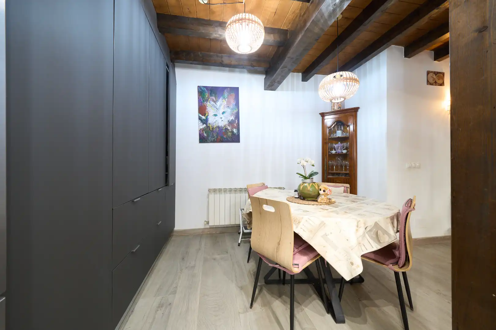 Menjador de Casa adosada en venda en Vitoria - Gasteiz amb Jardí privat, Terrassa i Traster