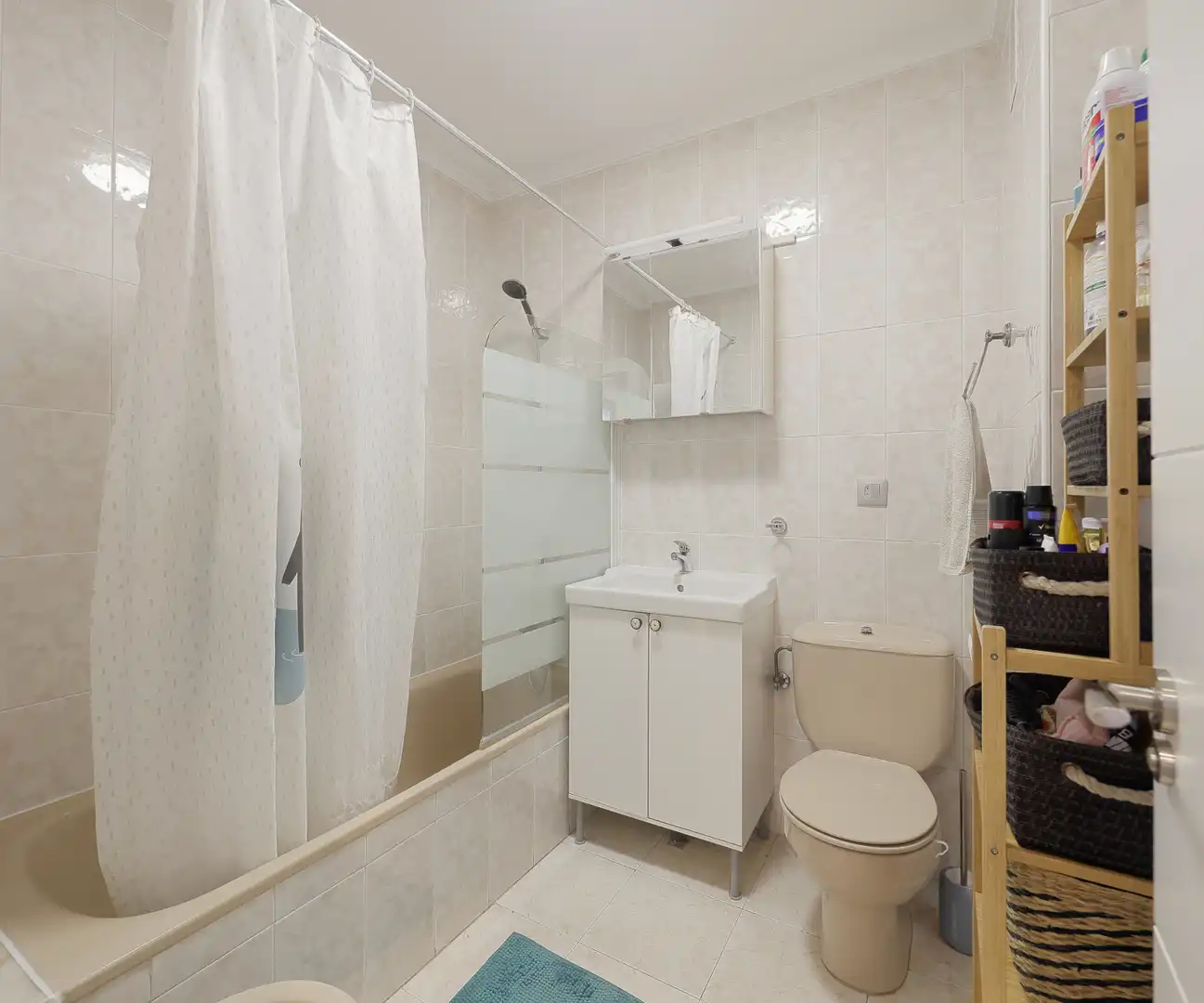 Badezimmer von Wohnung zum Verkauf in Gijón  mit Heizung und Parkett
