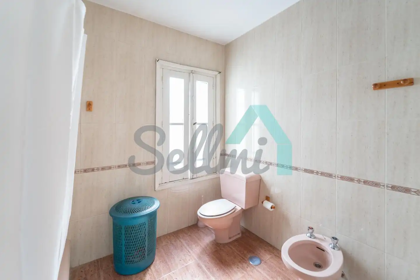 Badezimmer von Wohnung zur untervermieten in Oviedo  mit Heizung, Parkett und Möbliert