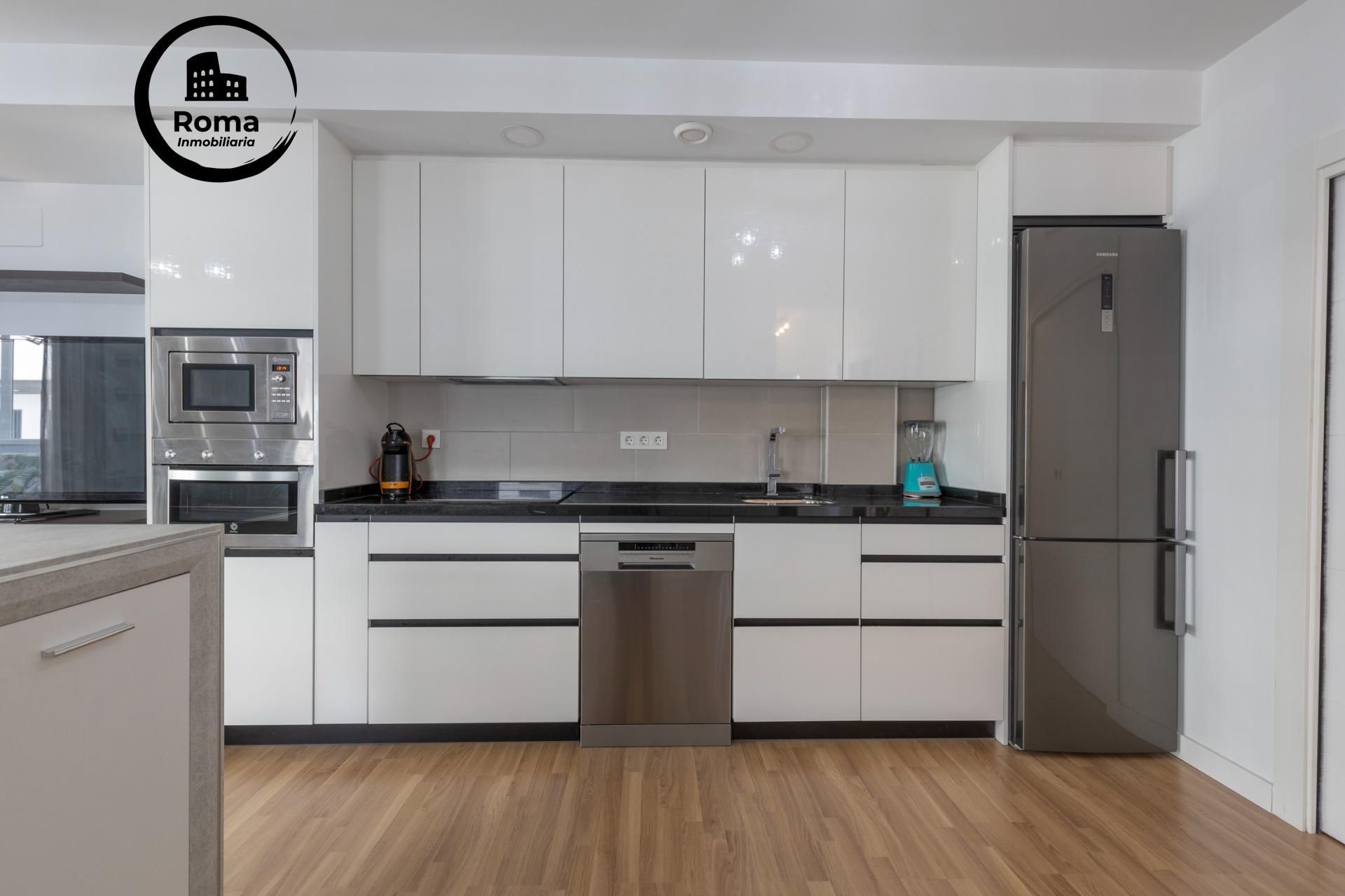 Cuina de Àtic en venda en Churriana de la Vega amb Aire condicionat, Calefacció i Jardí privat