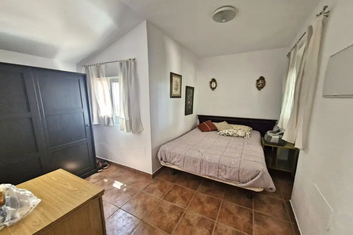 Dormitori de Finca rústica en venda en Málaga amb Jardí privat, Terrassa i Traster