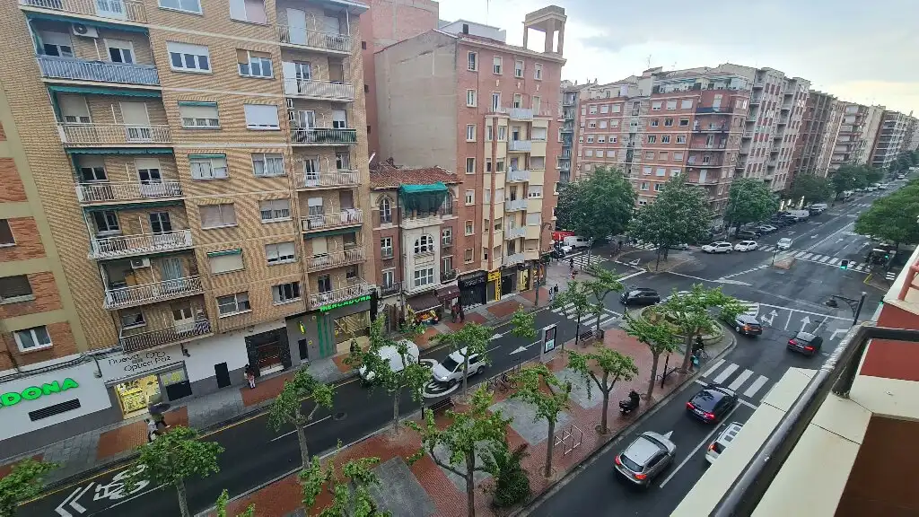 Vista exterior de Piso en venta en  Logroño con Amueblado y Balcón