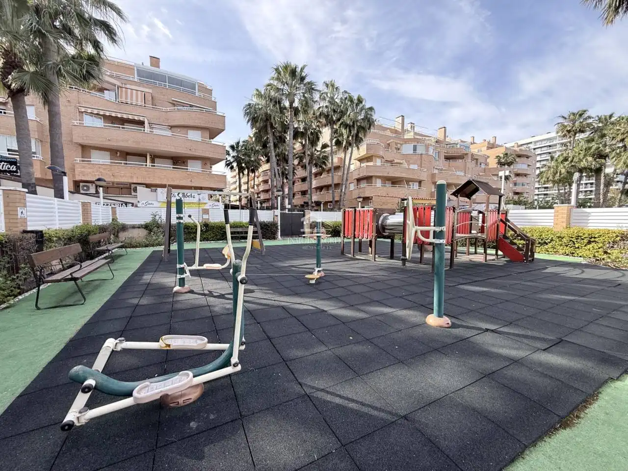 Vista exterior de Apartament en venda en Oropesa del Mar / Orpesa amb Aire condicionat, Terrassa i Moblat