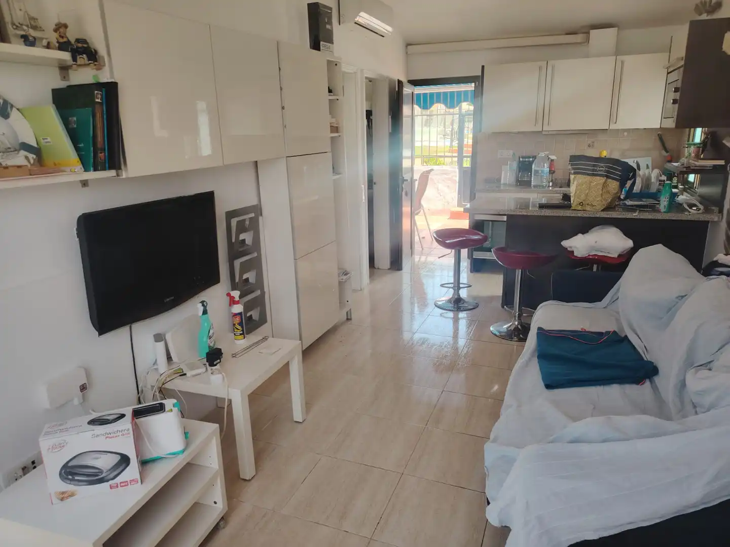 Sala d'estar de Casa adosada de lloguer en San Bartolomé de Tirajana amb Terrassa, Moblat i Piscina comunitària