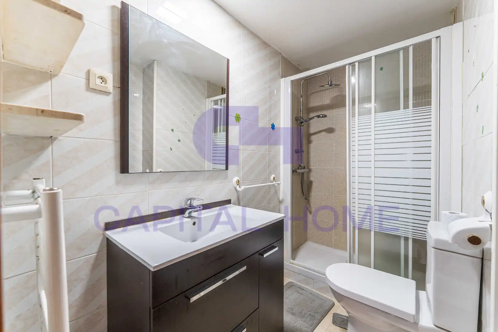 Baño de Piso en venta en Fuenlabrada con Terraza, Amueblado y Horno