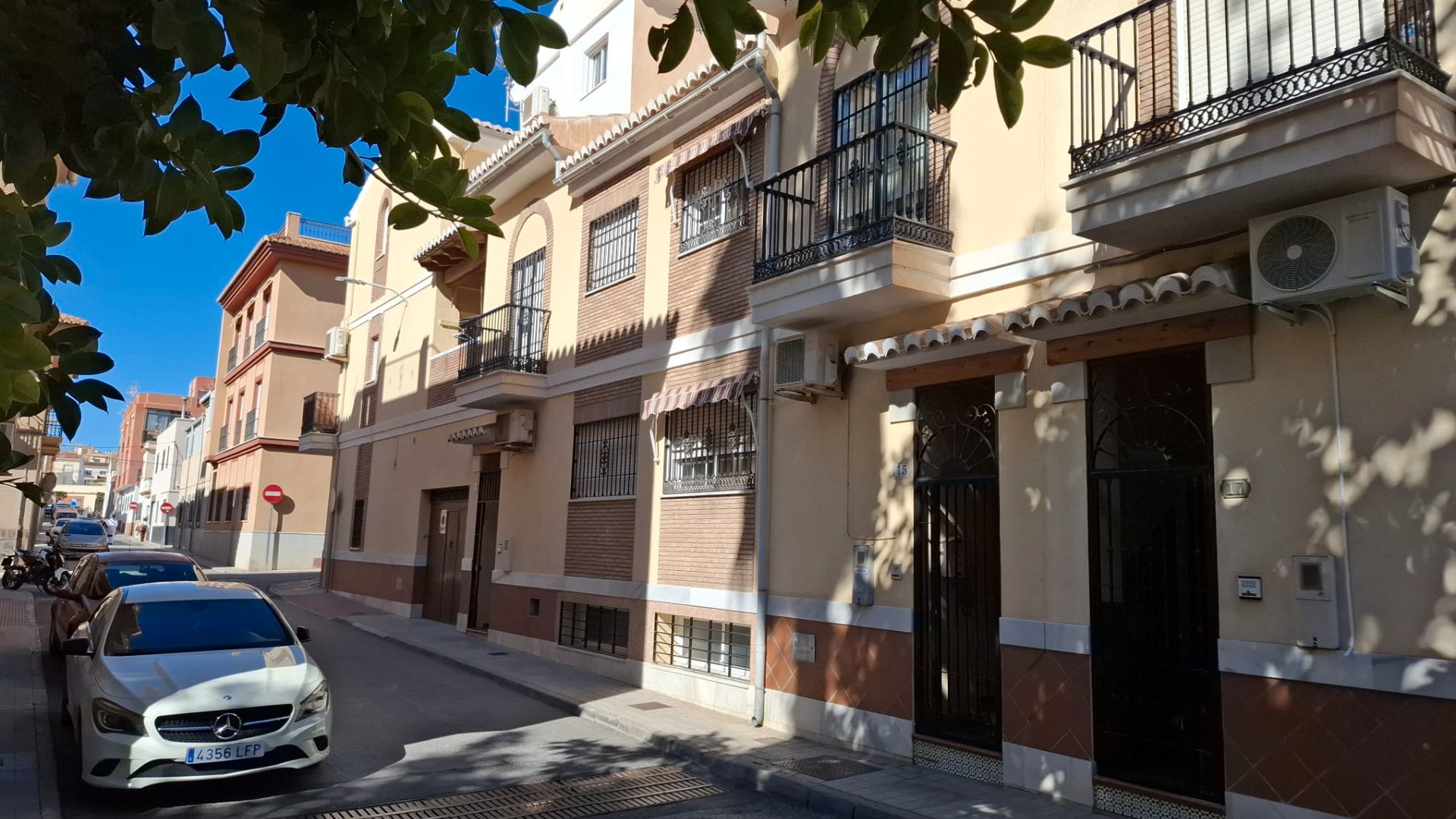 Vista exterior de Casa o xalet en venda en Motril amb Traster, Forn i Balcó