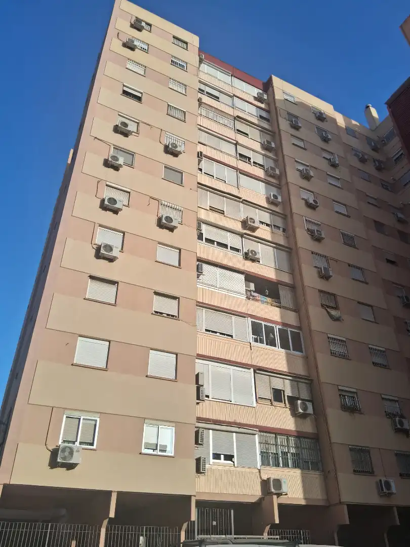 Außenansicht von Wohnung zur Miete in Sevilla mit Klimaanlage, Terrasse und Waschmaschine
