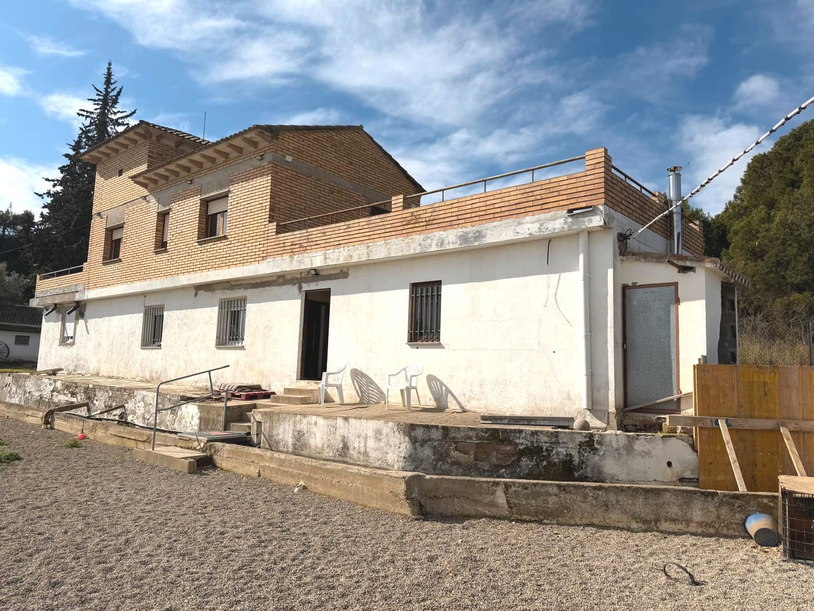 Außenansicht von Country house zum Verkauf in Binéfar mit Heizung, Privatgarten und Terrasse