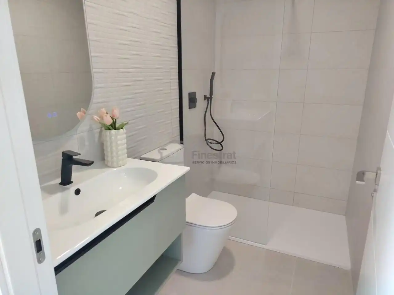 Badezimmer von Dachboden zum Verkauf in Villajoyosa / La Vila Joiosa mit Klimaanlage, Terrasse und Balkon
