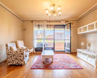 Sala d'estar de Apartament de lloguer en  Zaragoza Capital amb Aire condicionat, Terrassa i Balcó