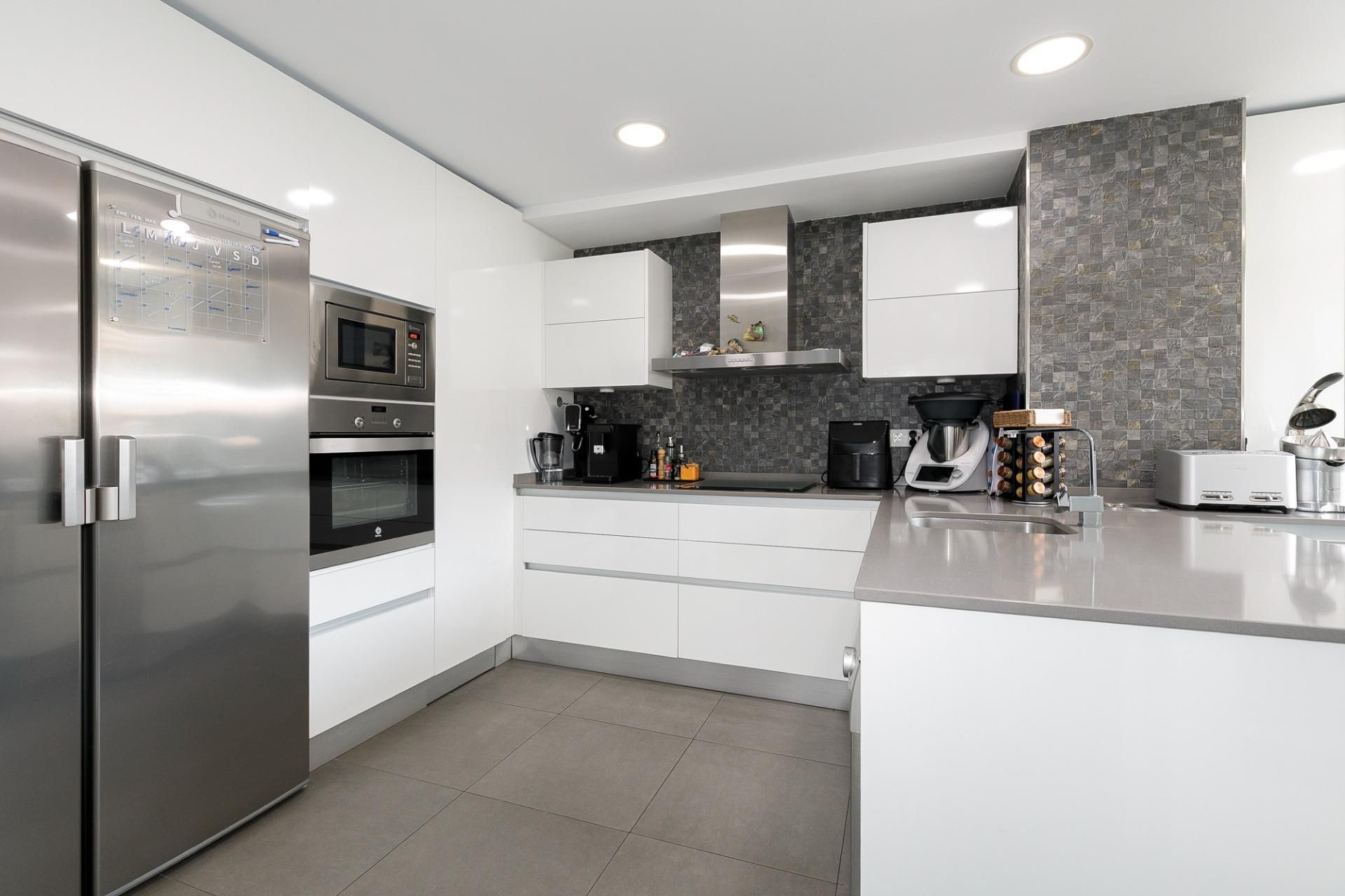 Kitchen of Flat for sale in  Granada Capital  with Air Conditioner, Heating and Terrace