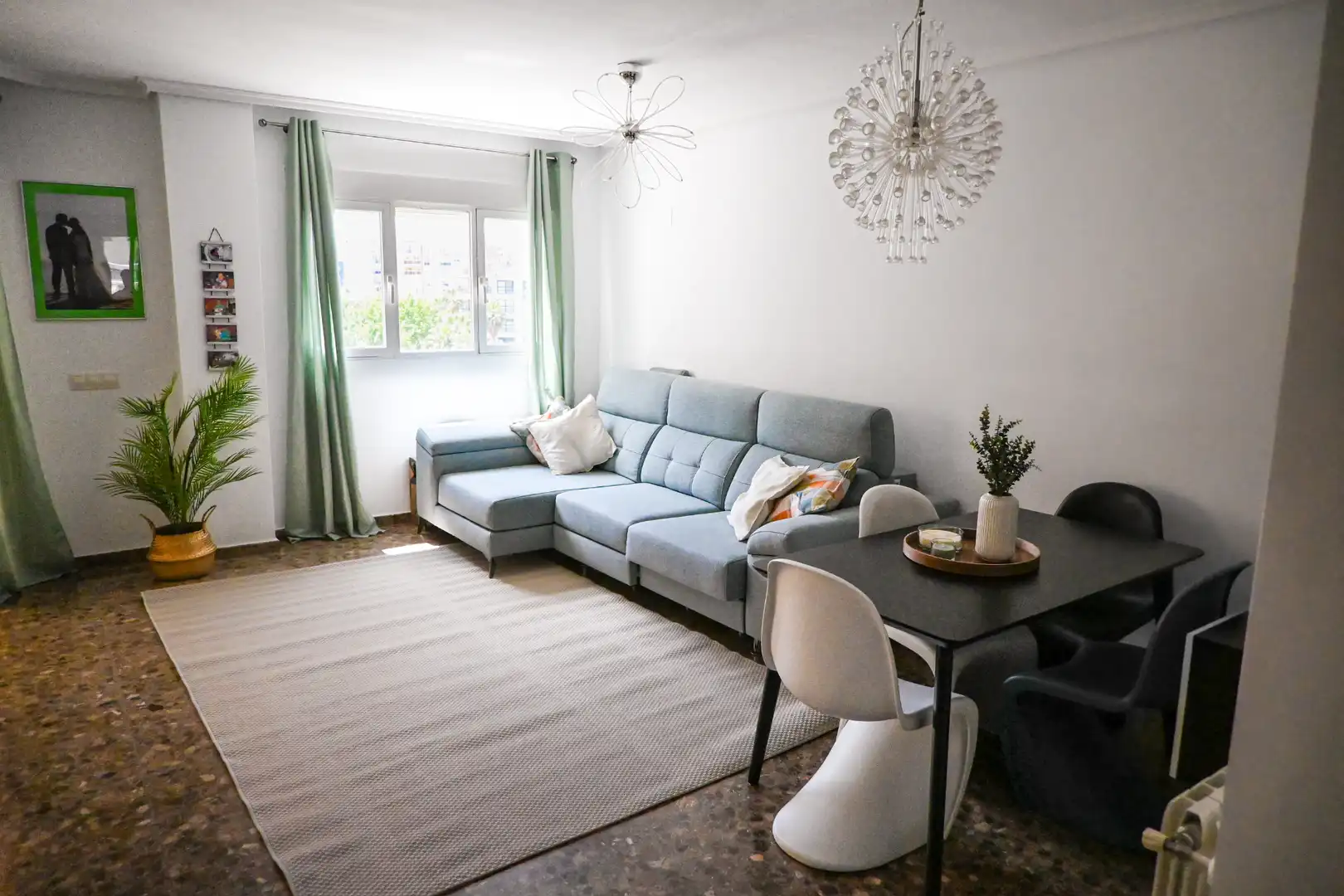 Living room of Flat for sale in Valencia  with Air Conditioner, Terrace and Swimming Pool