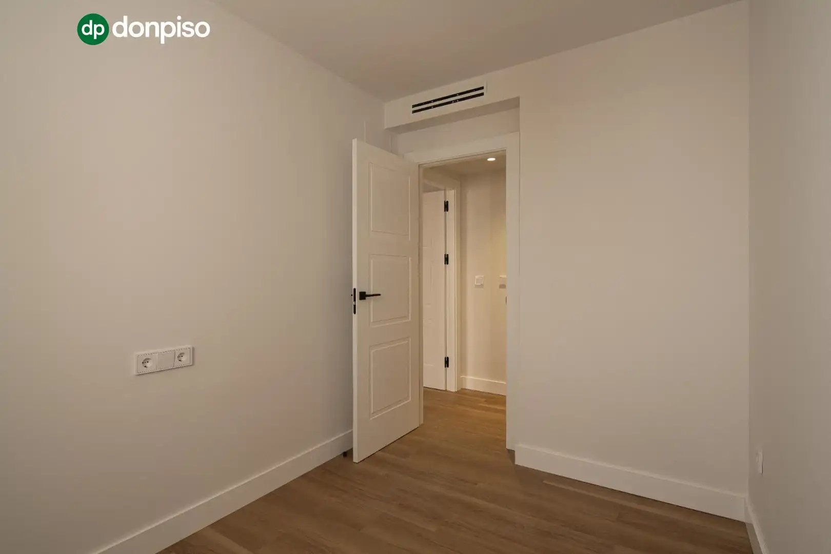 Flat for sale in Granada  with Air Conditioner