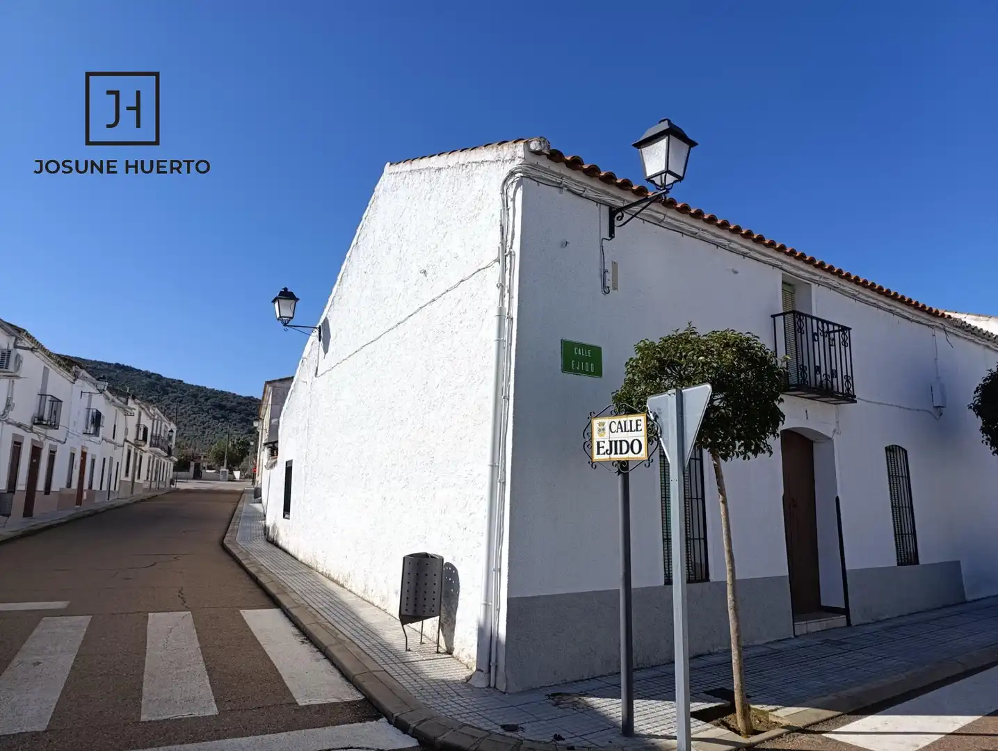 Vista exterior de Finca rústica en venda en Peraleda del Zaucejo amb Jardí privat