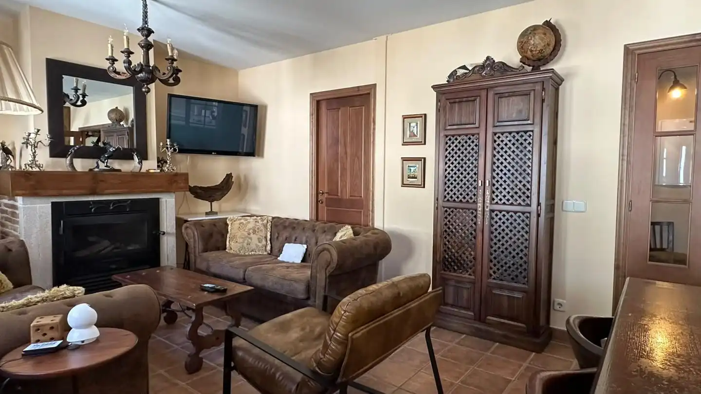 Sala d'estar de Casa o xalet en venda en Mombeltrán, Ávila
