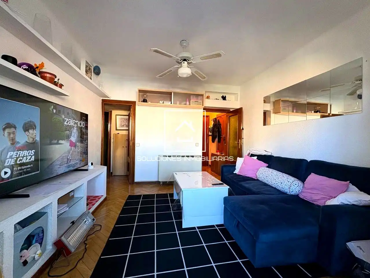 Living room of Flat for sale in  Madrid Capital