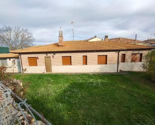 Außenansicht von Haus oder Chalet zum verkauf in Quintanavides mit Terrasse