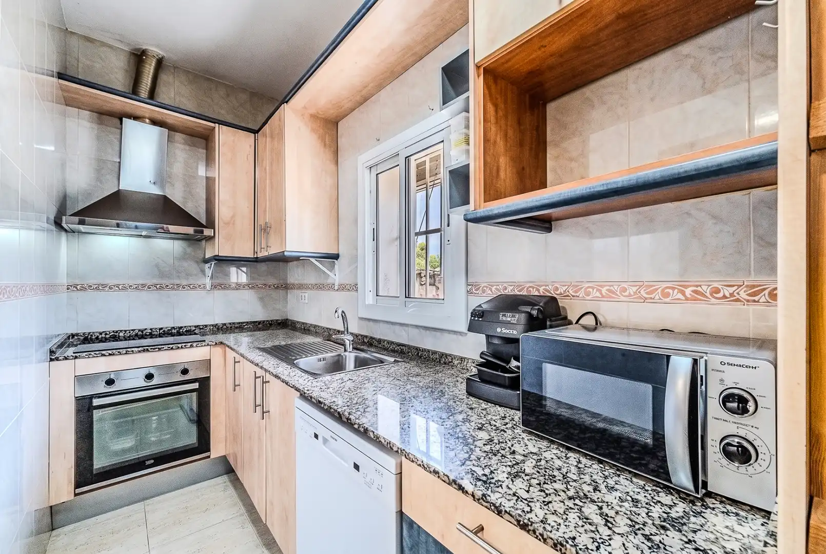 Cuina de Casa o xalet en venda en L'Ametlla de Mar  amb Calefacció, Jardí privat i Terrassa