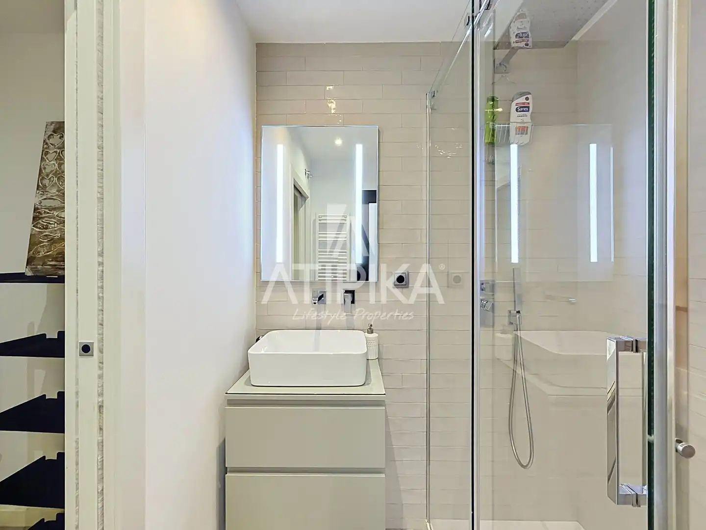 Badezimmer von Dachboden zur Miete in Barcelona mit Klimaanlage, Heizung und Parkett