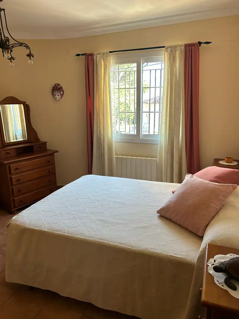 Habitación de Casa o chalet en venta en L'Escala con Calefacción, Terraza y Trastero