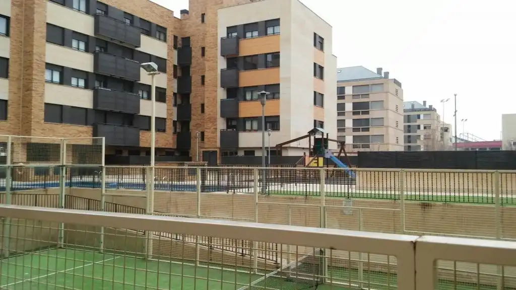 Vista exterior de Pis de lloguer en  Logroño amb Calefacció, Jardí privat i Traster
