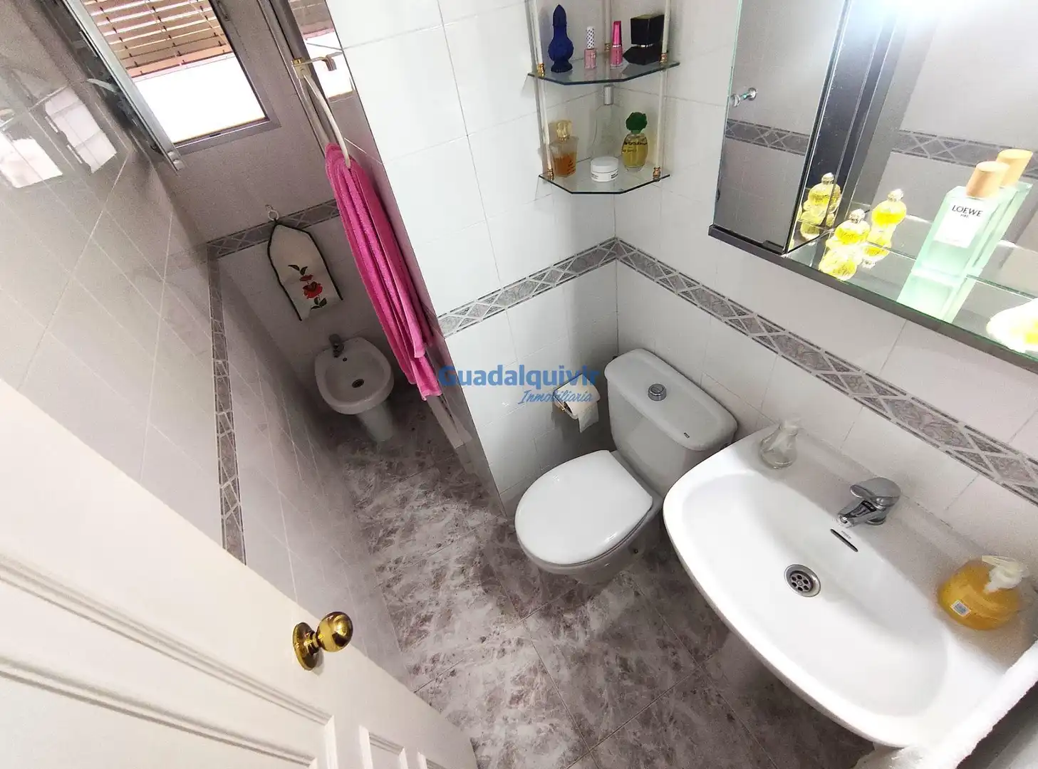 Bathroom of Flat for sale in Sevilla  with Air Conditioner