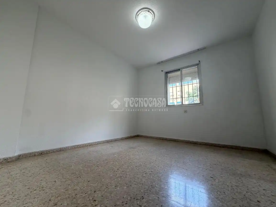 Bedroom of Flat for sale in Sevilla