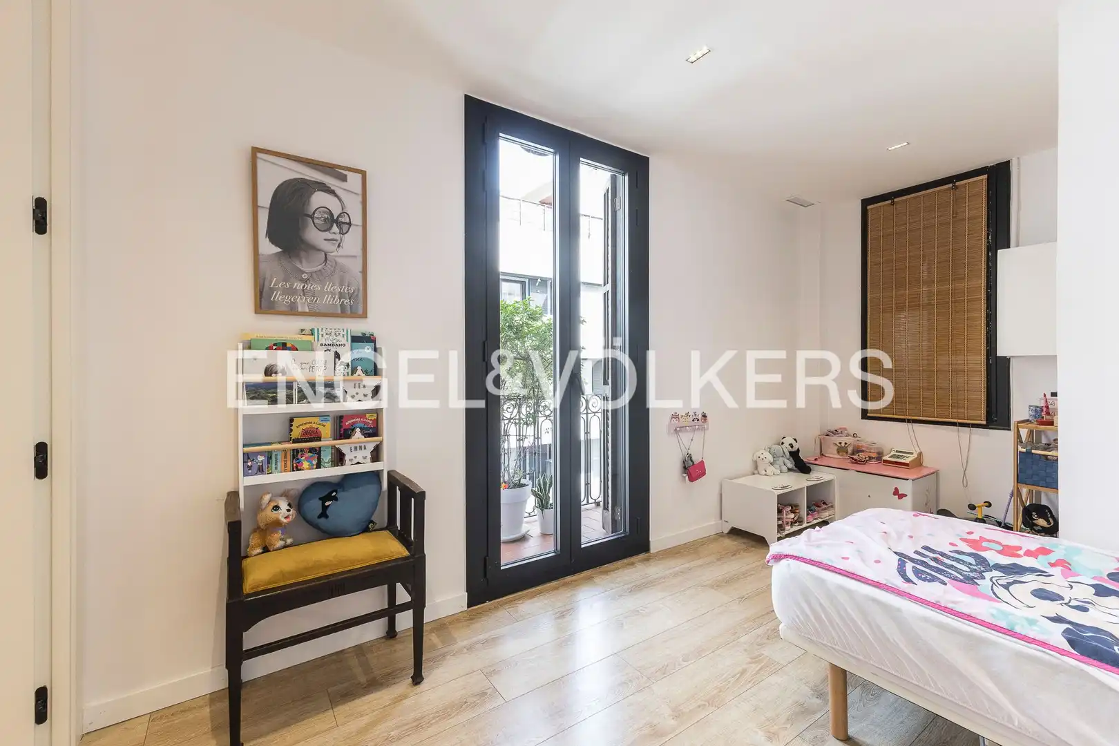 Bedroom of Flat for sale in Barcelona  with Air Conditioner, Heating and Balcony