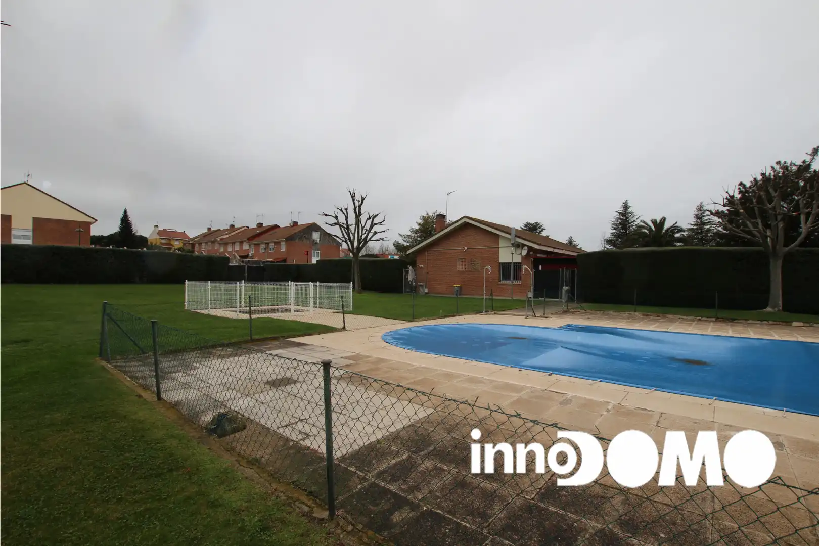 Piscina de Casa adosada en venda en Moraleja de Enmedio amb Calefacció, Jardí privat i Parquet