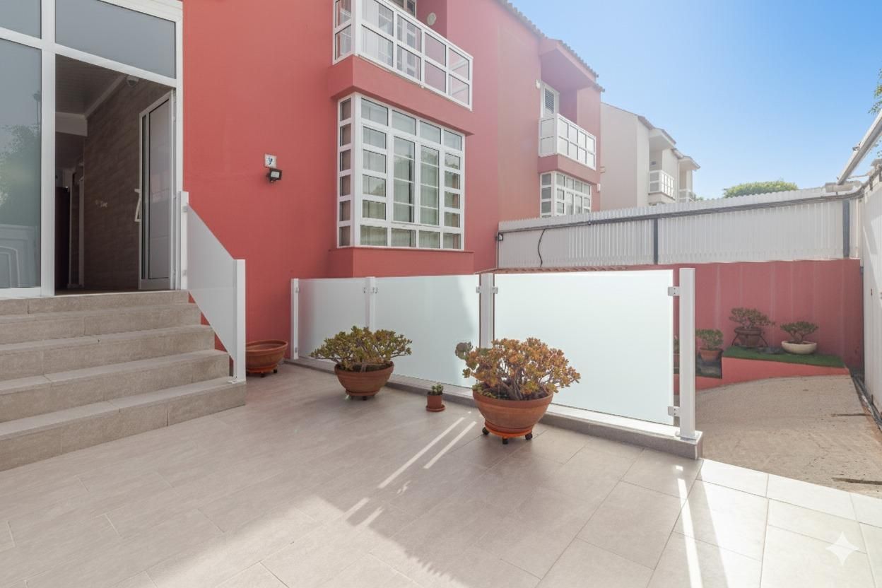 Exterior view of House or chalet for sale in Telde  with Parquet flooring, Terrace and Storage room
