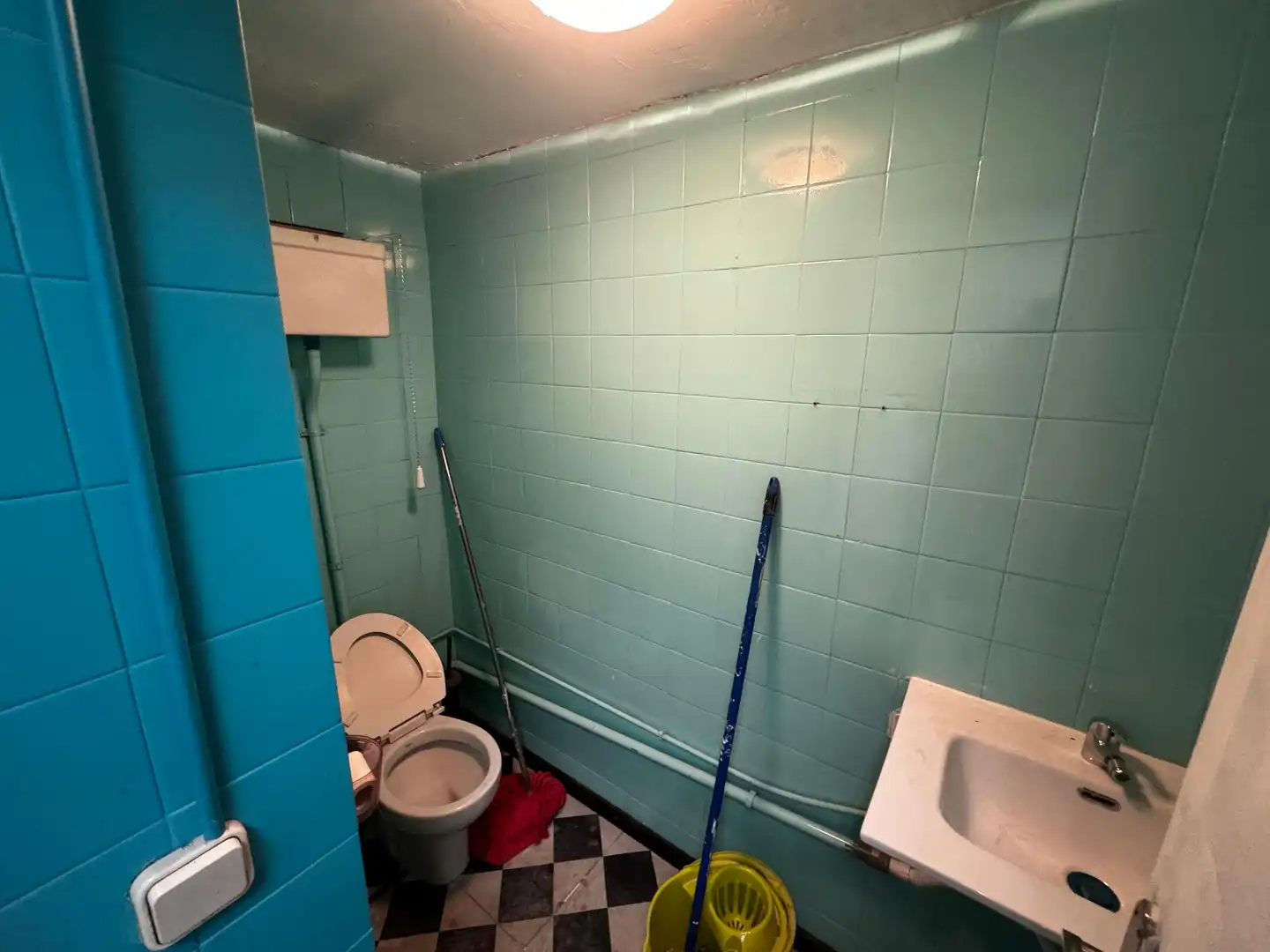 Baño de Oficina de alquiler en Barcelona con Aire acondicionado, Trastero y Internet