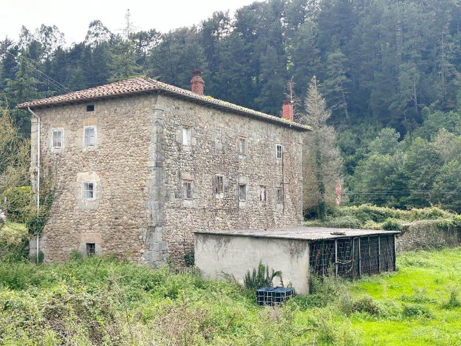 Exterior view of House or chalet for sale in Corvera de Toranzo  with Private garden and Balcony