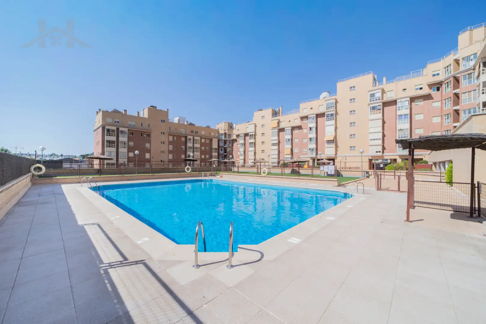 Swimming pool of Flat for sale in Madrid  with Air Conditioner, Heating and Storage room