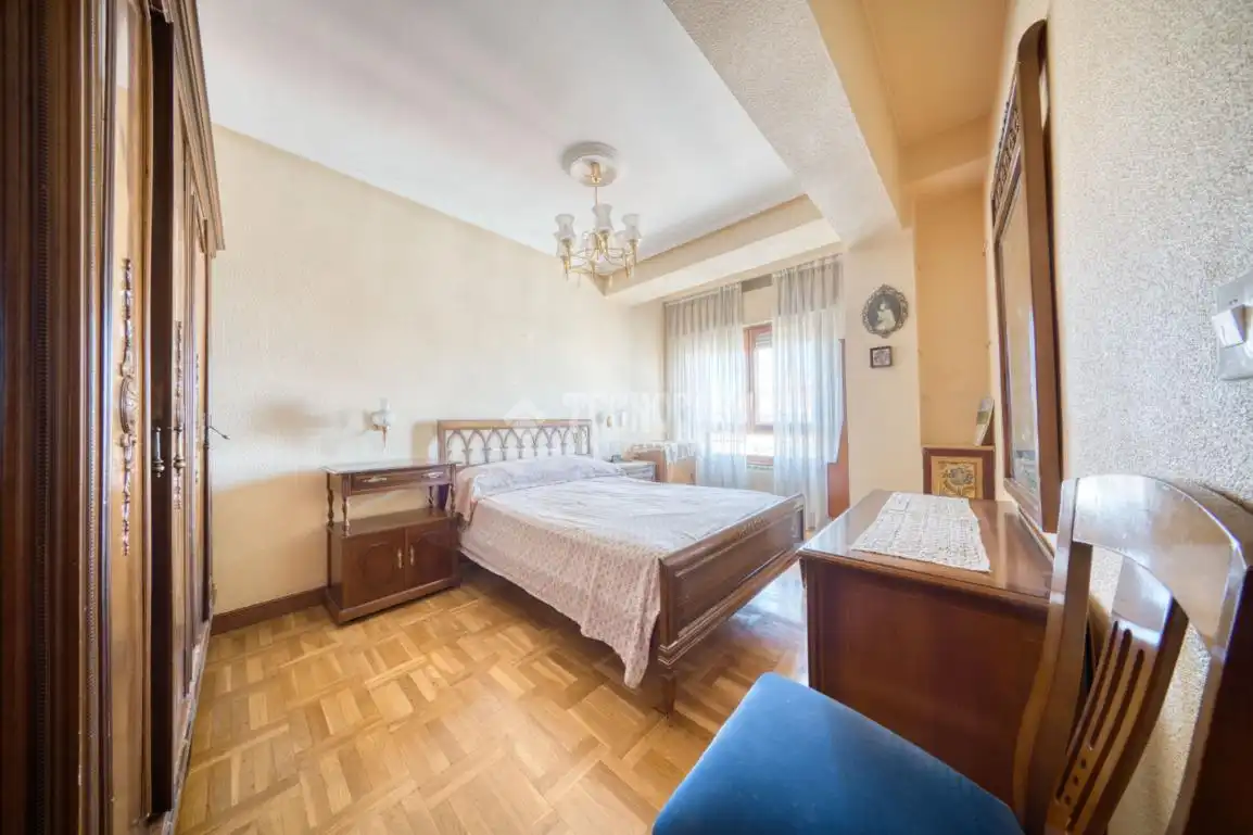 Habitación de Piso en venta en Valladolid con Calefacción, Parquet y Terraza
