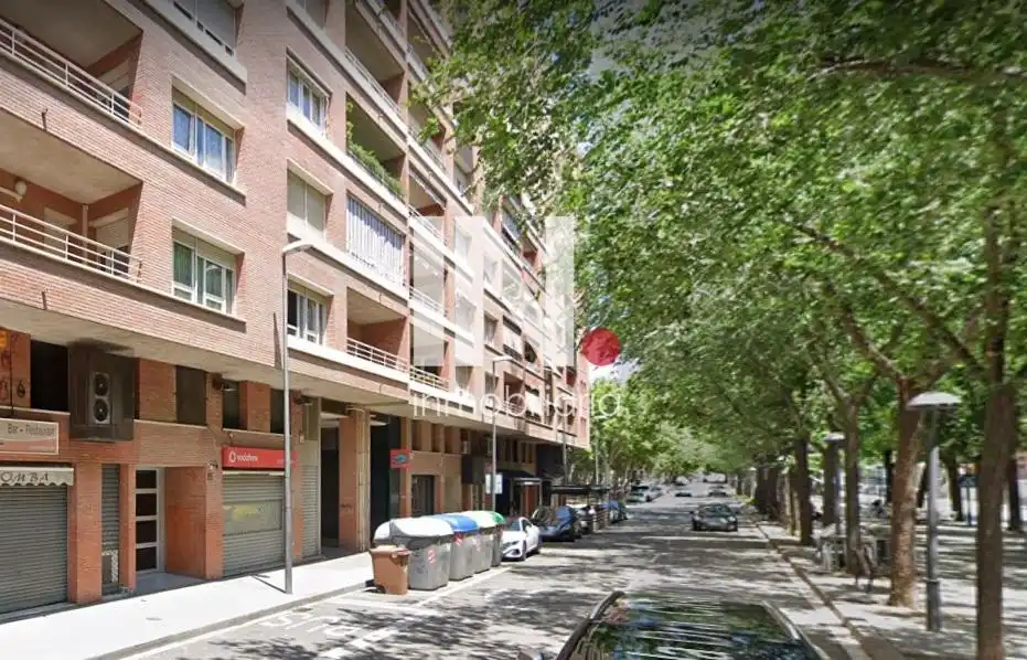 Vista exterior de Local en venda en Lleida